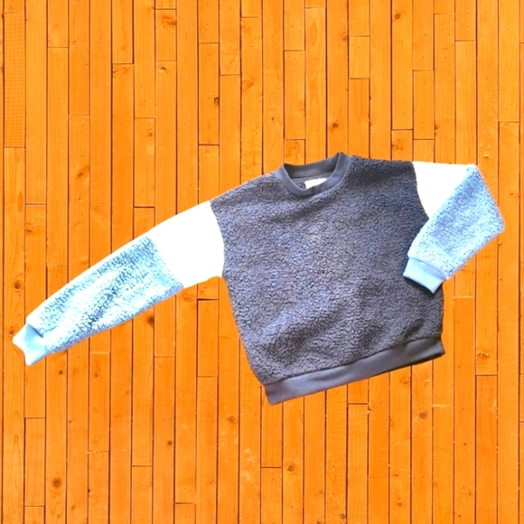 🔖American Eagle ColorBlock  Teddy Fleece Crewneck Top - Picture 4 of 8